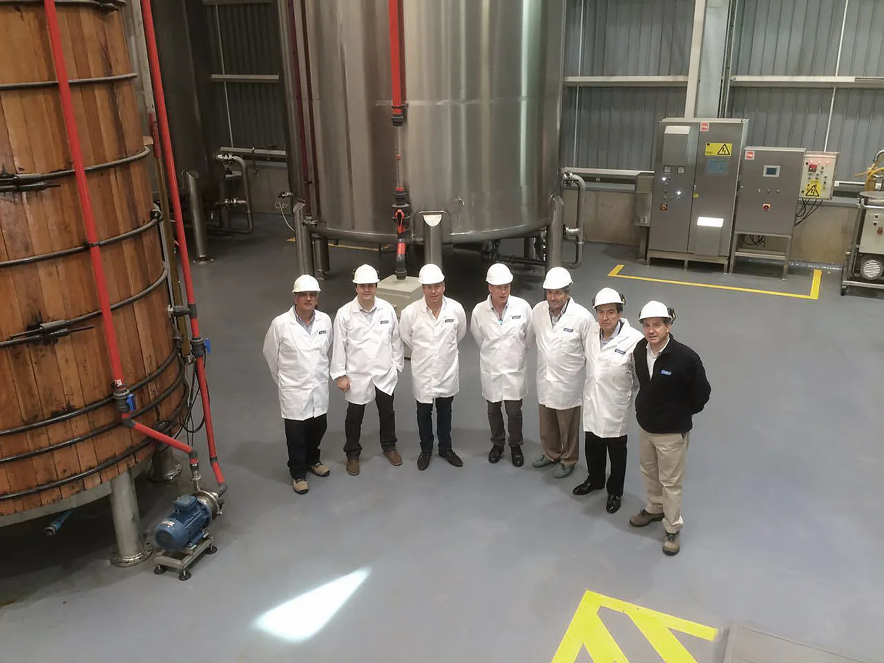 Equipo trabajando · planta productiva Traverso